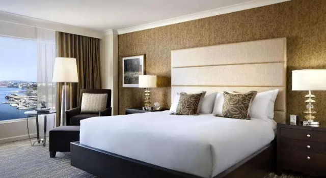 Двухместный номер Signature с видом на гавань Fairmont Waterfront