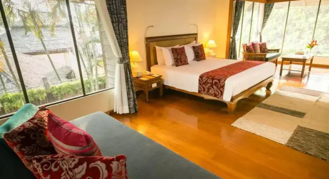 Двухместный полулюкс с балконом и с видом на сад Centara Koh Chang Tropicana Resort