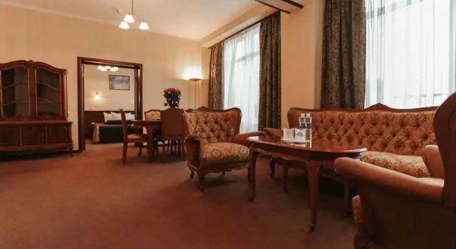 Двухместный люкс Готель Дніпро Dnipro Hotel