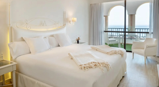 Двухместный люкс Senior с видом на море Iberostar Selection Anthelia