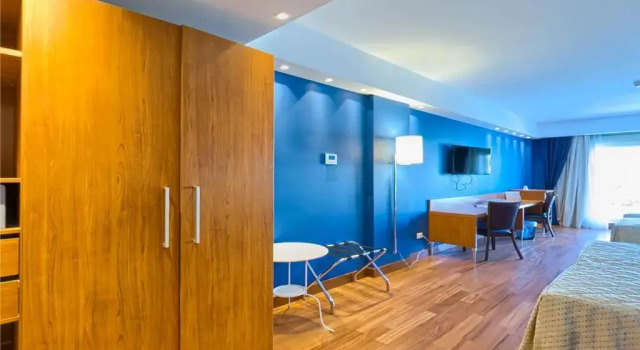 Четырёхместный номер Superior с балконом Catania International Airport Hotel