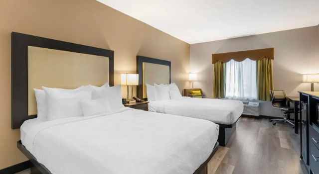 Четырёхместный номер Best Western Plus Des Moines West Inn & Suites