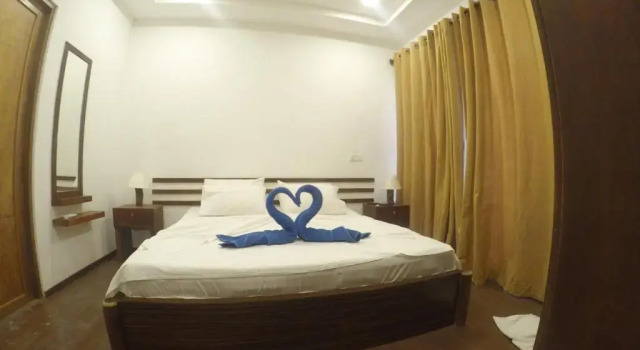 Отель Dhiffushi White Sand Beach