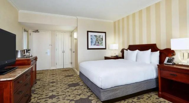 Двухместный номер Standard Hilton New Orleans / St. Charles Avenue