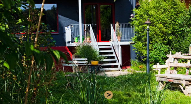Das kleine Schwarze - Bed & Breakfast, Забронировать Отель Аймсбюттель Гамбург, рядом с Камеди-клуб "Квач" в кафе "Кезе Гамбург"