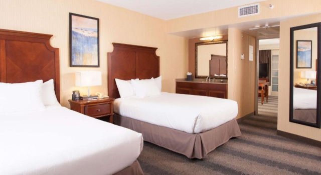 Двухместный люкс с 2 комнатами Embassy Suites by Hilton Minneapolis Bloomington Edina