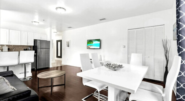 Courtyard Apartments Part of the Oasis Casita Collection, Забронировать Апартаменты/квартира Апартаменты Майами-Бич, рядом с Музей Волфсониан — Международный университет Флориды, Апартаменты/квартира