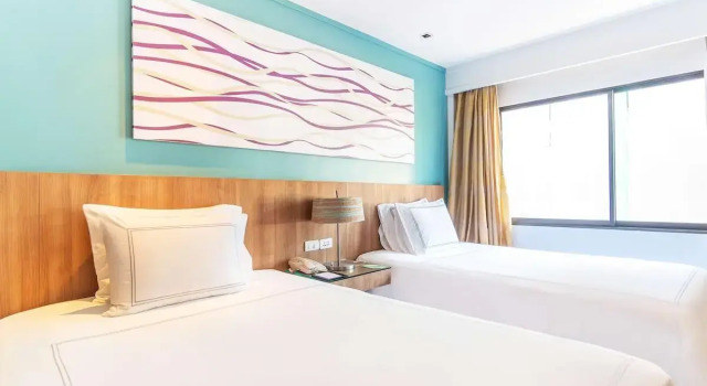 Четырёхместный люкс семейный с 2 комнатами Radisson Resort and Suites Phuket