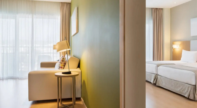 Двухместный полулюкс Eurostars Oasis Plaza