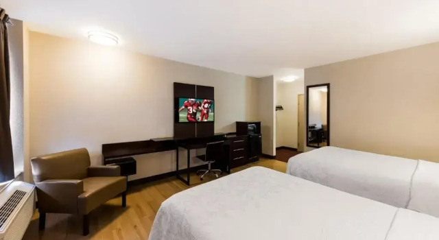 Четырёхместный номер Premium Red Roof Inn PLUS+ Columbus Downtown - Convention Center