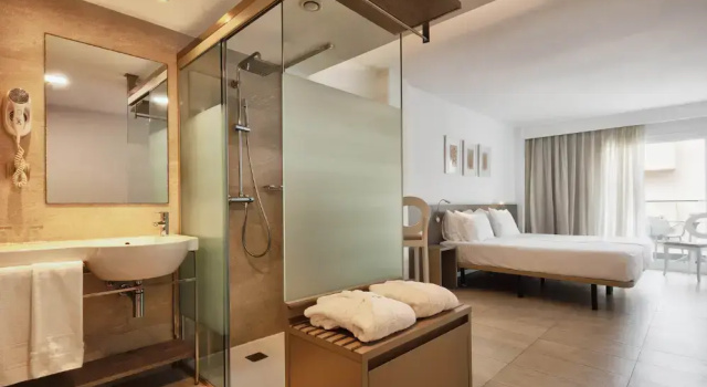 Двухместный номер Terrace Deluxe Eurostars Puerto de Ibiza