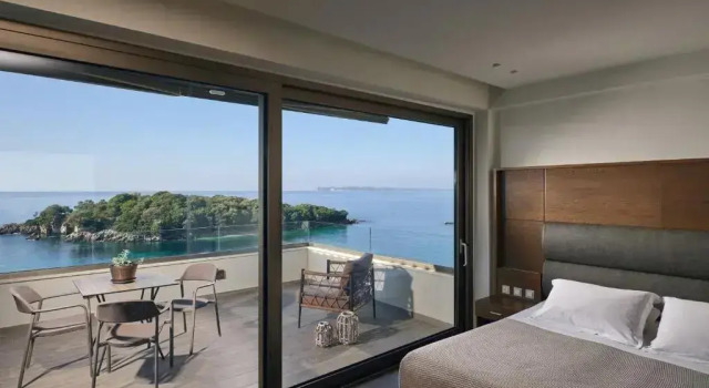 Двухместный люкс для новобрачных с видом на море Prima Vista Beachfront Boutique Hotel