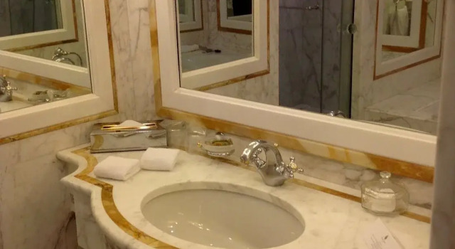 Полулюкс Royal Olympic Hotel