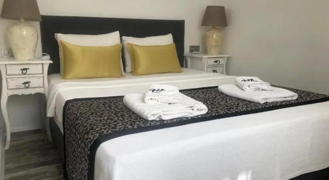 Alacati Albatross Hotel