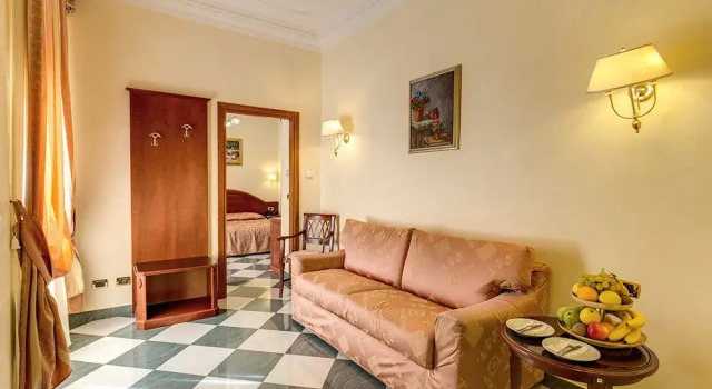 Полулюкс Hotel Contilia