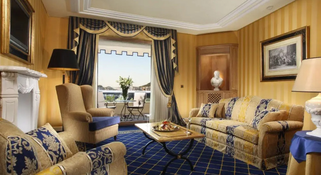 Люкс Royal Olympic Hotel
