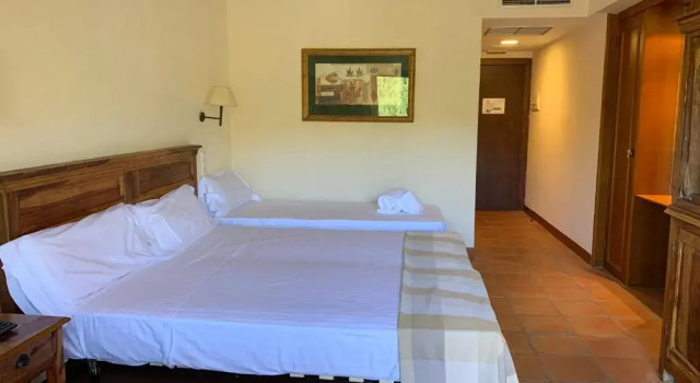 Трёхместный номер La Figuerola Hotel & Restaurant