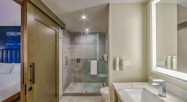 Люкс Hearing Accessible с 2 комнатами Embassy Suites By Hilton Virginia Beach Oceanfront Resort