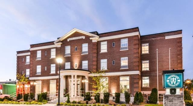 The Champlain Waterfront Hotel, an Ascend Collection Hotel, Book Hotel Hoteller i Orillia med parkering, Parkering