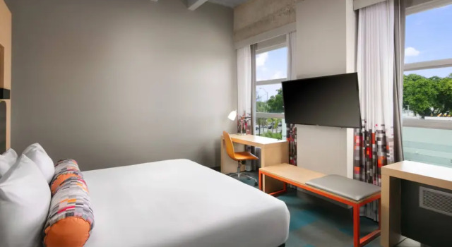 Номер Savvy Aloft Miami Airport