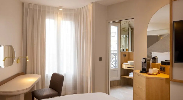 Двухместный номер Prestige Eiffel Tower View с балконом Hôtel Beige