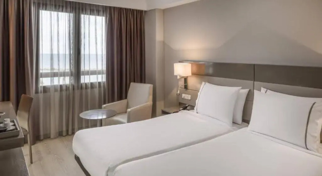 Двухместный семейный полулюкс AC Hotel Iberia Las Palmas by Marriott