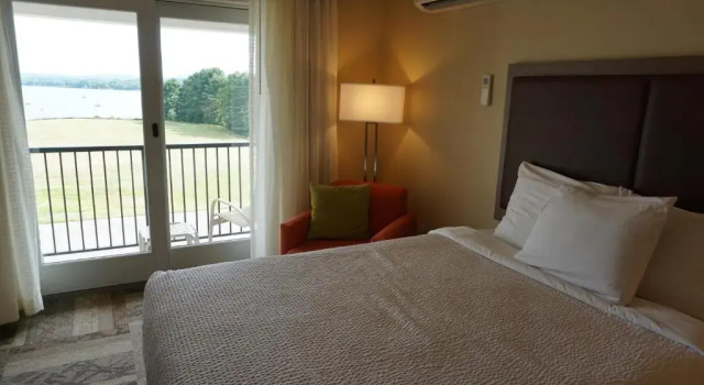 Двухместный номер с балконом и с видом на океан Belfast Harbor Inn