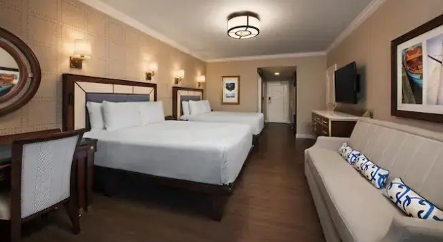 Club Level номер с видом на воду Disney's Yacht Club Resort