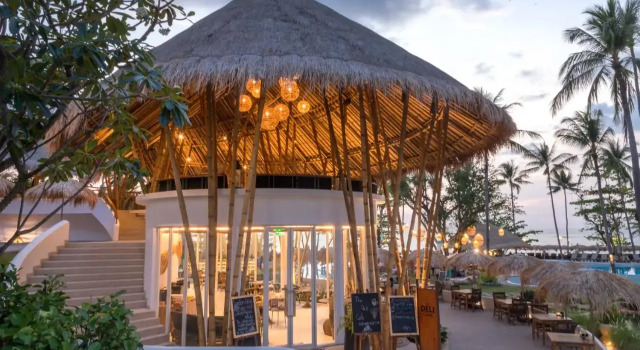 Курортный отель Eden Beach Khao Lak Resort & Spa
