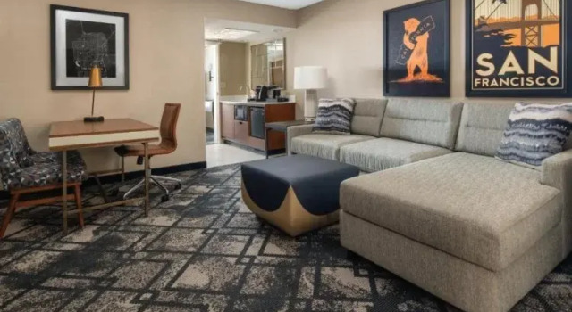 Четырёхместный люкс с 2 комнатами Embassy Suites by Hilton San Francisco Airport Oyster Point
