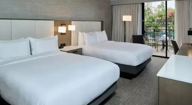 Номер Hearing для гостей с ограниченными возможностями с балконом Doubletree by Hilton Buena Park