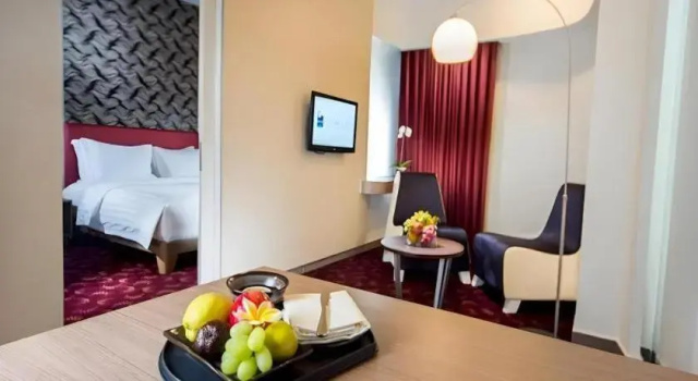 Полулюкс Blue Sky Hotel Petamburan