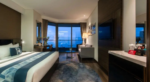 Двухместный номер Executive с балконом и с видом на океан Queen Ann Nha Trang Hotel