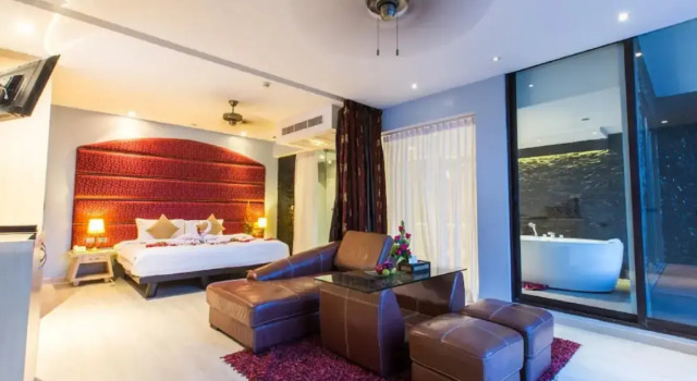 Двухместный люкс Superior Jacuzzi с балконом и oceanfront IndoChine Resort and Villas