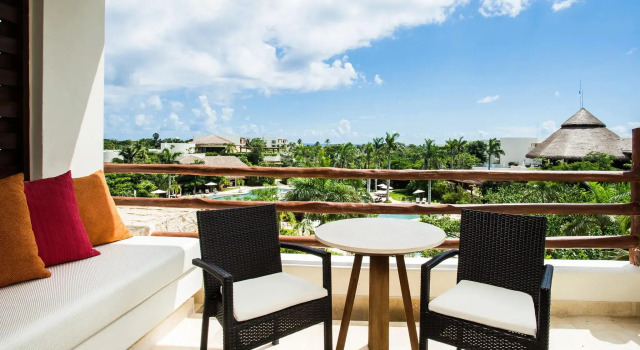 Двухместный полулюкс с балконом Отель Secrets Akumal Riviera Maya - Adults Only
