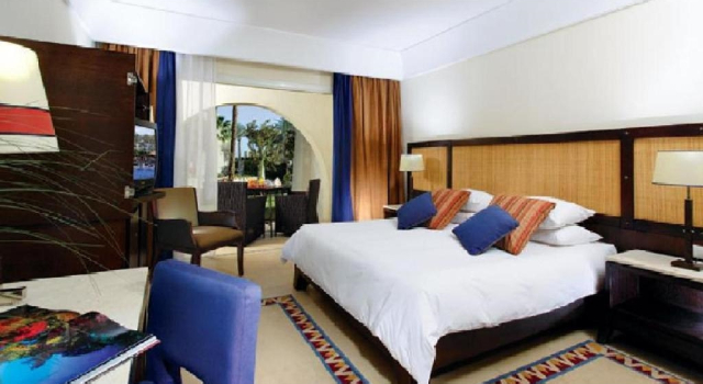 Двухместный номер с видом на сад Grand Rotana Hotel Resort and Spa