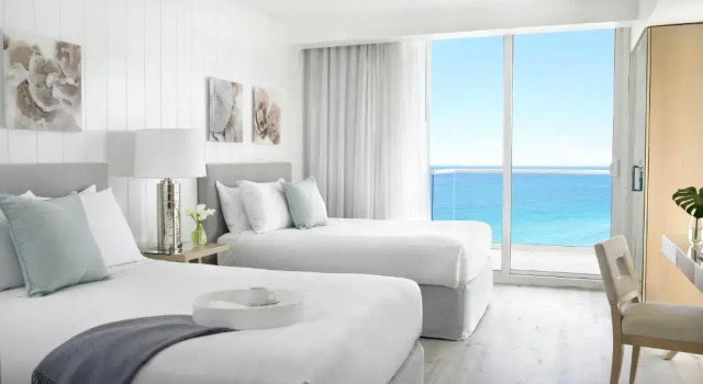 Шестиместный люкс с 3 комнатами с балконом Grand Beach Hotel Surfside