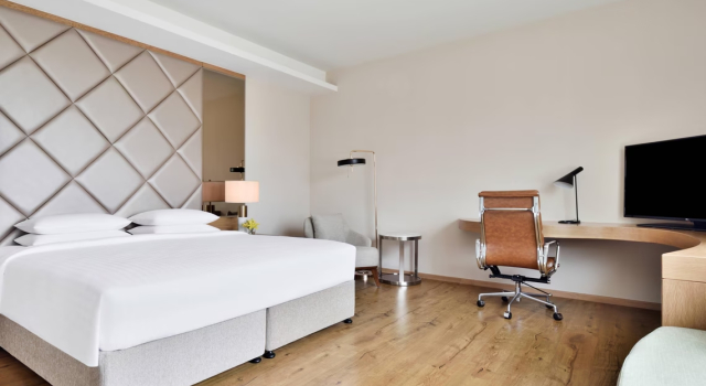 Двухместный люкс c 1 комнатой Courtyard by Marriott Madurai