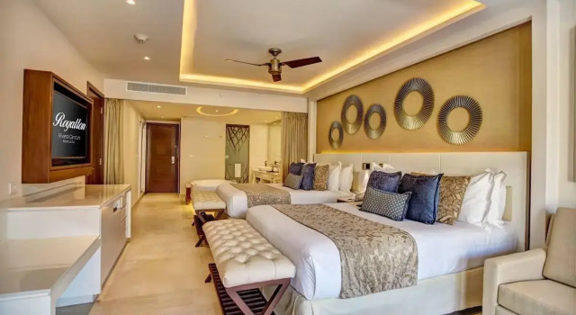 Двухместный люкс Luxury Terrace Jacuzzi Royalton Riviera Cancun, An Autograph Collection All-Inclusive Resort & Casino