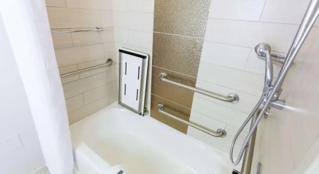 Номер Hearing Accessible DoubleTree by Hilton Historic Savannah