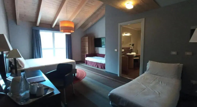 Четырёхместный семейный номер Admiral Park Hotel by Falco D'Oro Hotels