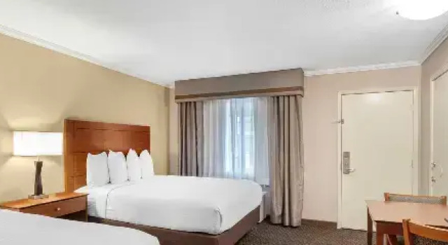 Номер с мини-кухней Best Western Oxnard Inn