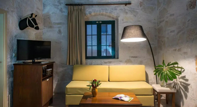 Двухместный люкс Stone с видом на сад Happy Cretan Suites