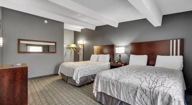 Четырёхместный люкс Red Lion Inn & Suites Urbana