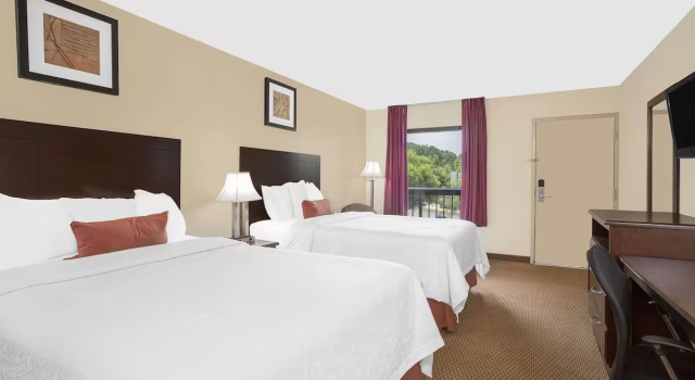 Двухместный номер для курящих Отель Гринвилла Baymont Inn & Suites Greenville