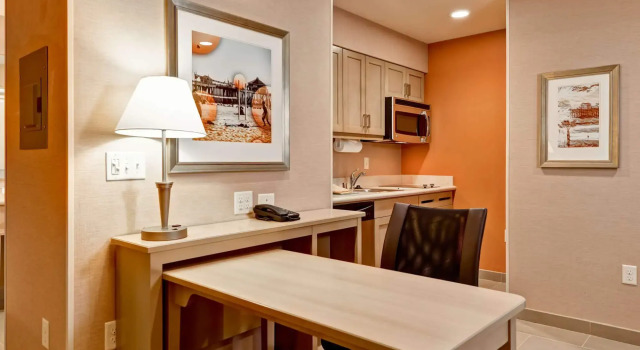 Четырёхместный люкс c 1 комнатой Homewood Suites by Hilton Anaheim Conv Ctr/Disneyland Main