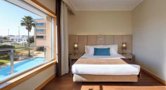 Двухместный номер Deluxe с видом на бассейн TRYP by Wyndham Porto Expo Hotel