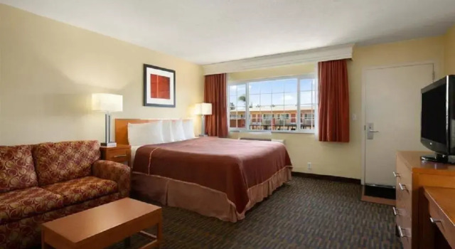 Двухместный номер Accessible Howard Johnson by Wyndham San Diego Sea World