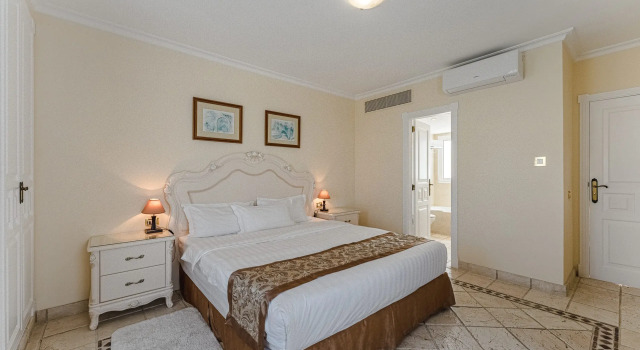Четырёхместный люкс с 2 комнатами Flamingo Suites Boutique Hotel