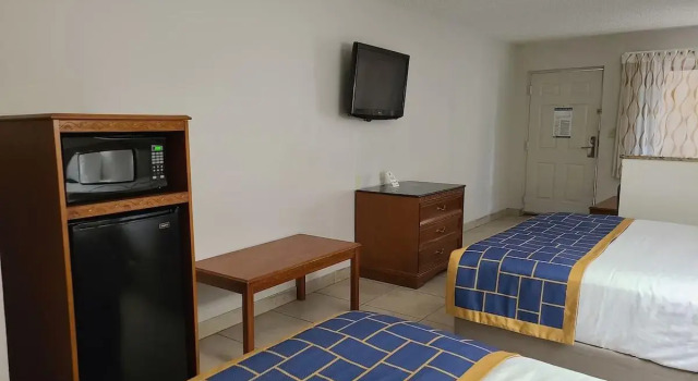 Четырёхместный студия-люкс Superior Quality Inn & Suites Orlando East - UCF Area